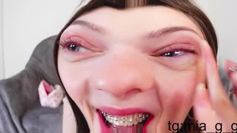 Mia online show from 12.04.25