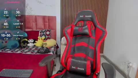 M I A  online show from 03.05.25