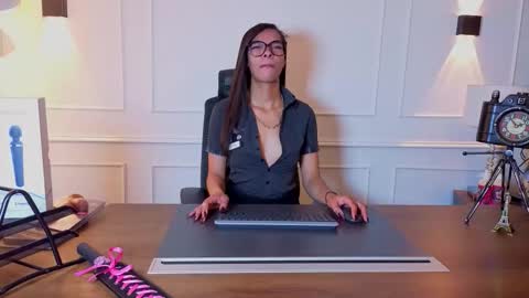 Mia online show from 02.05.26