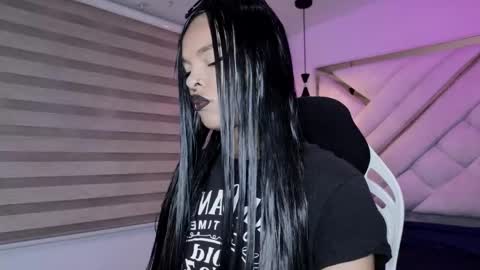 Mia online show from 04.29.26