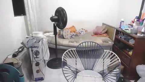 Snapshot of mia_goth766259 chatting on 12.16.25 izzy online show from 12.16.25