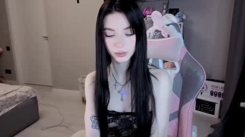 MIA HELP ME REACH 100 LIKES online show from 12.03.25