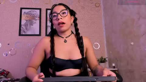 Mia online show from 08.03.26