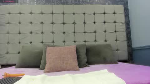 Snapshot of mia_hornny chatting on 11.10.25 Mia online show from 11.10.25