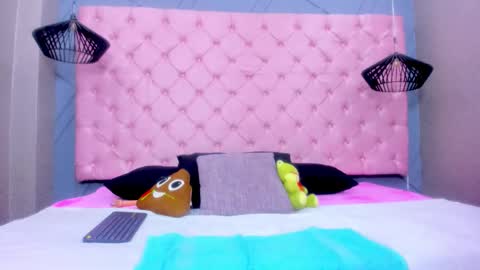 Snapshot of mia_hornny chatting on 11.26.25 Mia online show from 11.26.25