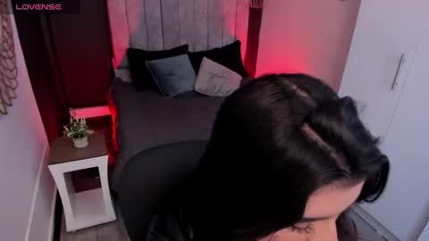 Snapshot of mia_jagger chatting on 06.17.26 Val online show from 06.17.26