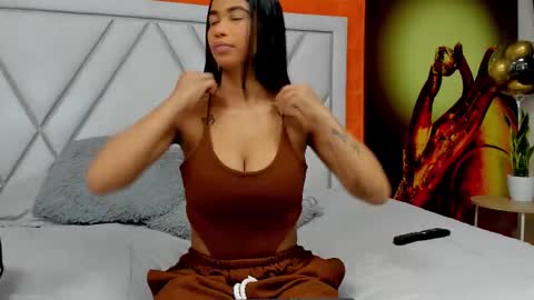 MIA KLEIM online show from 12.05.25