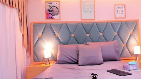 Mia online show from 11.17.25