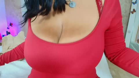 MIALOPEZ      .     Y      .      online show from 06.09.26