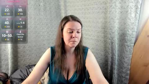 Snapshot of mia_lores chatting on 10.21.25 mia_lores online show from 10.21.25