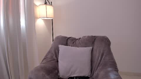 Snapshot of mia_love__ chatting on 06.20.26 MIA LOVE online show from 06.20.26