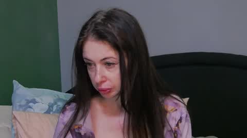 Snapshot of mia_lovi chatting on 01.06.25 mia_lovi online show from 01.06.25