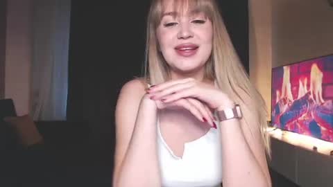 Snapshot of mia_meww chatting on 06.19.26 Mia online show from 06.19.26