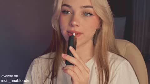 mia_milagros online show from 12.25.24