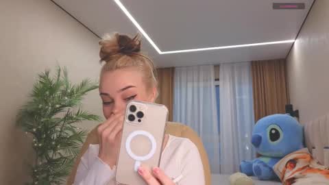 mia_milagros online show from 02.14.25