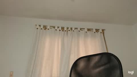 mia independent model online show from 01.13.26