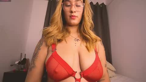 mia independent model online show from 03.24.26
