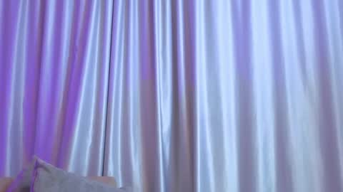Mia online show from 04.24.26
