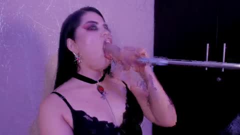 mia novoa online show from 04.04.26