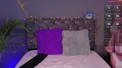 Lia thompson online show from 04.22.26