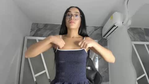 mia_petiteht online show from 03.20.26