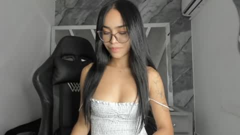 mia_petiteht online show from 05.21.26
