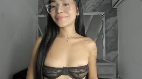 mia_petiteht online show from 06.13.26
