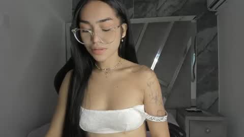 mia_petiteht online show from 06.14.26