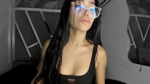 Snapshot of mia_petiteht chatting on 06.27.26 mia_petiteht online show from 06.27.26