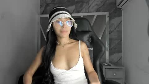 Snapshot of mia_petiteht chatting on 06.30.26 mia_petiteht online show from 06.30.26