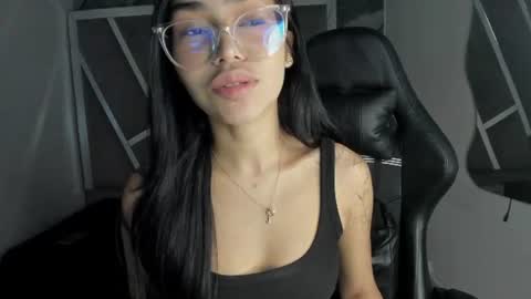 Snapshot of mia_petiteht chatting on 07.23.26 mia_petiteht online show from 07.23.26
