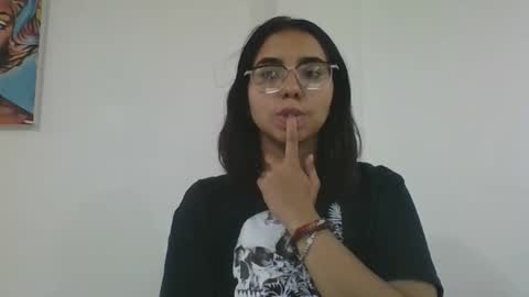 Snapshot of mia_peyton chatting on 05.14.26 Mia online show from 05.14.26
