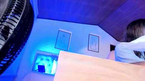 Snapshot of mia_rousseau chatting on 12.19.25 MIA online show from 12.19.25