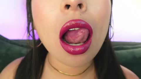 Mia online show from 05.08.26