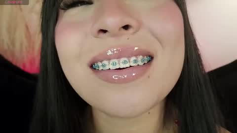 Mia online show from 06.12.26