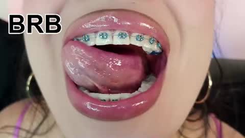 Mia online show from 07.08.26