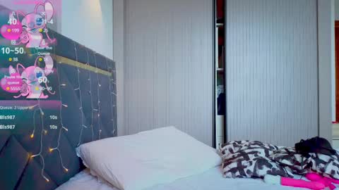 Snapshot of mia_sirenia chatting on 03.04.25 Mia online show from 03.04.25