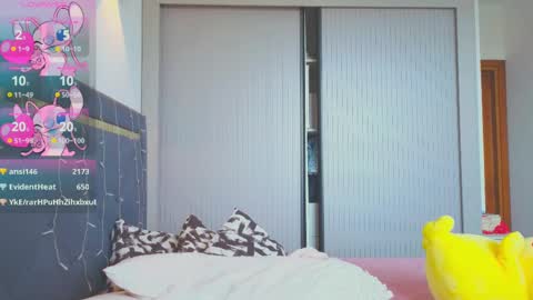 Snapshot of mia_sirenia chatting on 03.08.25 Mia online show from 03.08.25