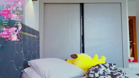 Snapshot of mia_sirenia chatting on 03.09.25 Mia online show from 03.09.25