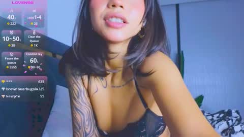 Snapshot of mia_sirenia chatting on 09.18.25 Mia online show from 09.18.25