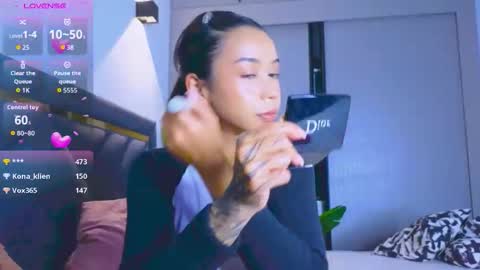 Snapshot of mia_sirenia chatting on 10.17.25 Mia online show from 10.17.25