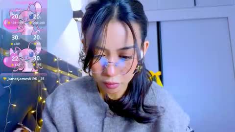 Snapshot of mia_sirenia chatting on 12.18.25 Mia online show from 12.18.25