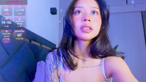 Snapshot of mia_sirenia chatting on 02.01.26 Mia online show from 02.01.26