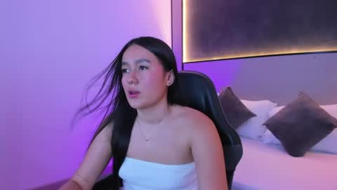 M I A online show from 07.18.26