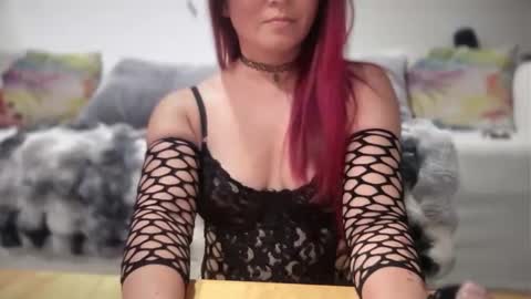 Mia online show from 10.25.25