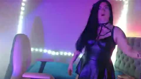 MIA VANTT online show from 03.08.26