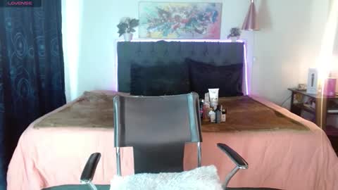 MIA  online show from 11.05.25