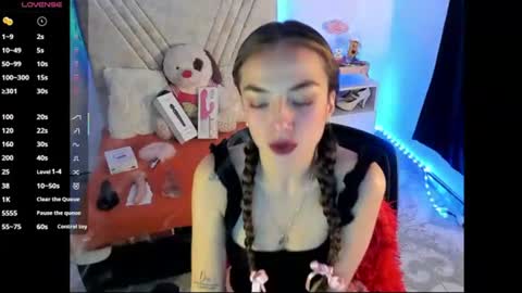 Mia Victoria online show from 07.15.26