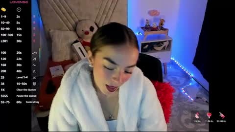 Mia Victoria online show from 07.17.26