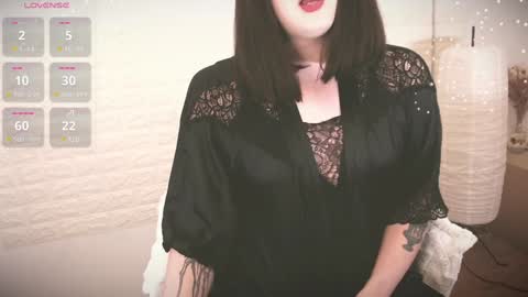 mia_wallase online show from 12.30.24